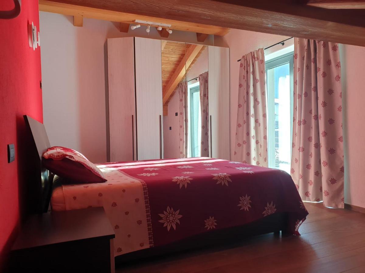 Casa Vacanza Lo Nano Фенис Екстериор снимка